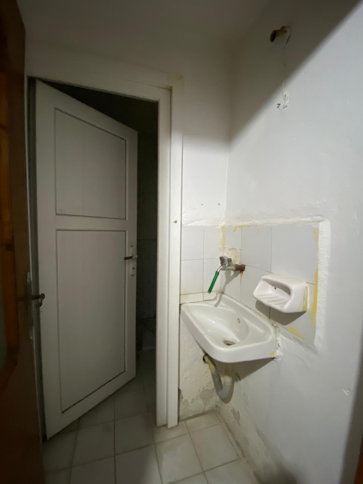 SAKARYA MAH. MEŞE SOKAKTA 5 KATLI BİNANIN BODRU KATTA 1+1 SATILIK DAİRE